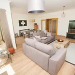 Modern Luxury Apartment Near Harbor Of Albufeira